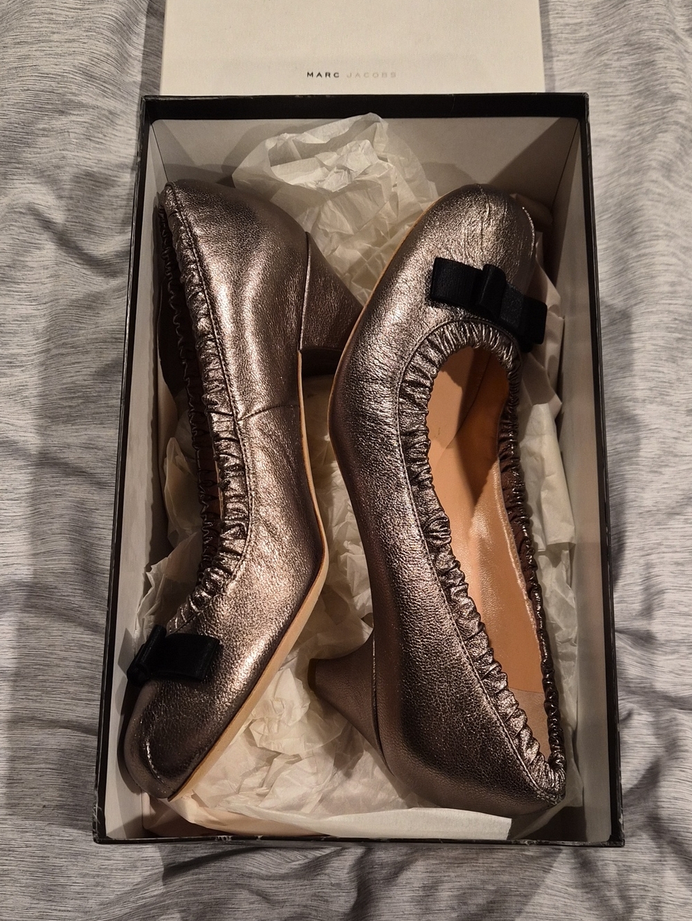 MARC BY MARC JACOBS Metallic Bronze Heels Black Satin Bow EU38/US7 New In Box